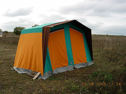 Красивая удобная палатка.  